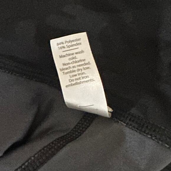 University Of Iowa Hawkeyes Black Camo 28” Legging Women Small S High Rise  NCAA - Picture 9 of 9